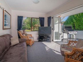 Seashells Bach - Whangamatā Holiday Home